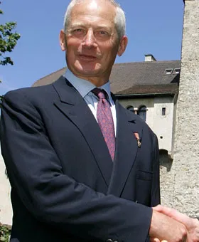 15 "ông Hoàng - bà Chúa" giàu nhất thế giới ảnh 6